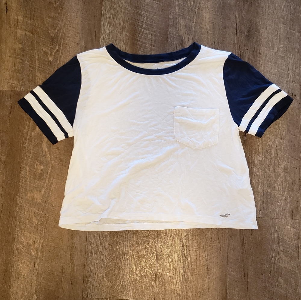 hollister blue & white t-shirt